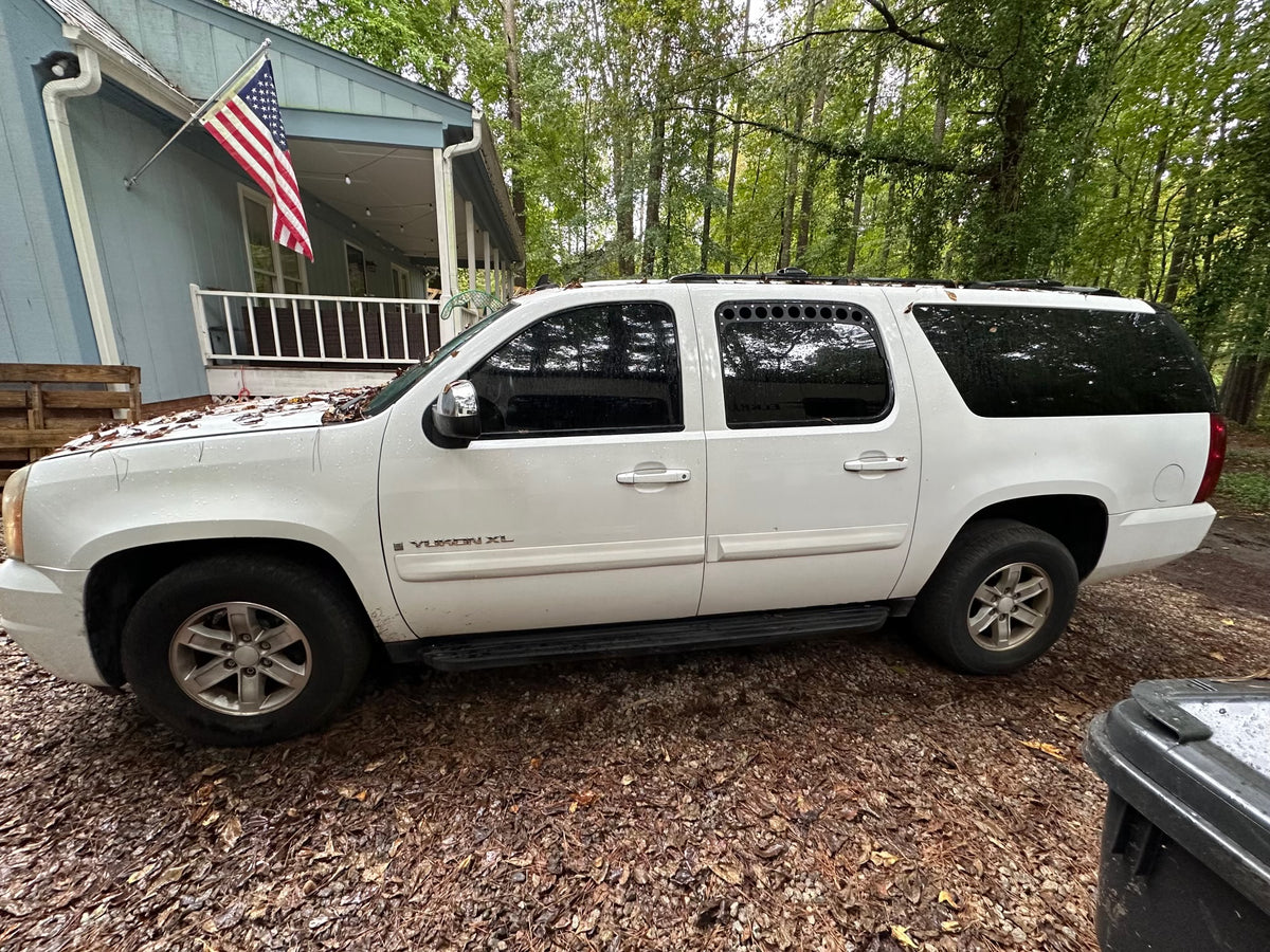 2007–2014 GMC Yukon XL / Chevrolet Suburban / Cadillac Escalade ESV Removable Rear Window Vents