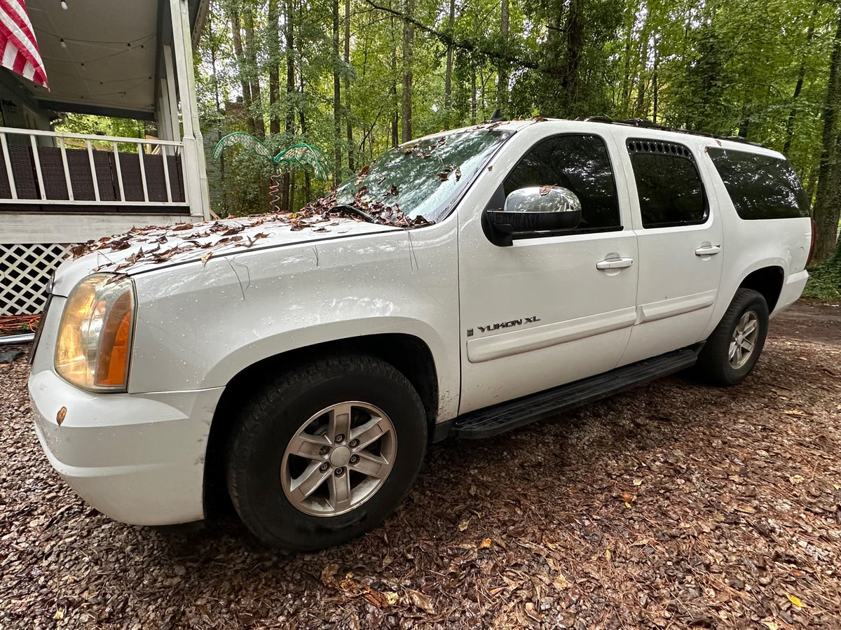 2007–2014 GMC Yukon XL / Chevrolet Suburban / Cadillac Escalade ESV Removable Rear Window Vents