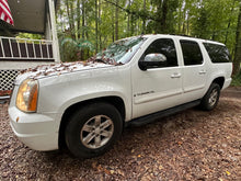 2007–2014 GMC Yukon XL / Chevrolet Suburban / Cadillac Escalade ESV Removable Rear Window Vents