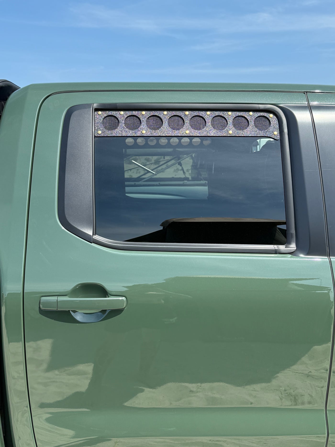 2022–2027 Nissan Frontier Crew Cab Rear Window Vents (3rd Gen / D41)